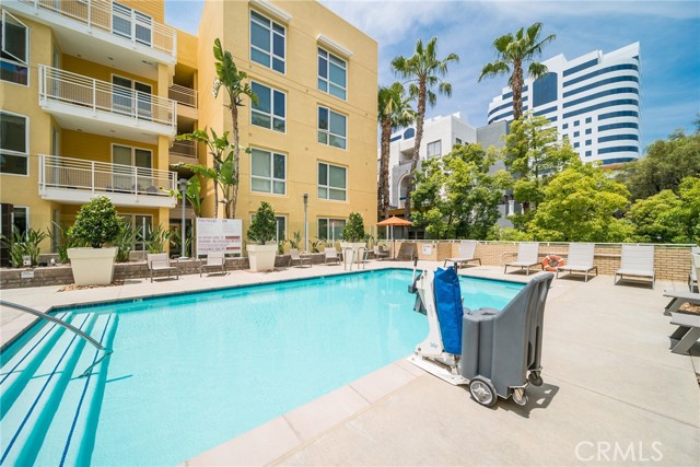 21301 Erwin Street, Woodland Hills CA: https://media.crmls.org/medias/ff46fb7f-5860-4d6b-b164-1de194c14472.jpg