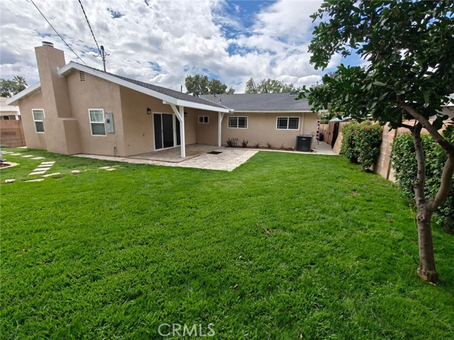 Detail Gallery Image 4 of 17 For 10556 Hillview, Chatsworth,  CA 91311 - 4 Beds | 2 Baths