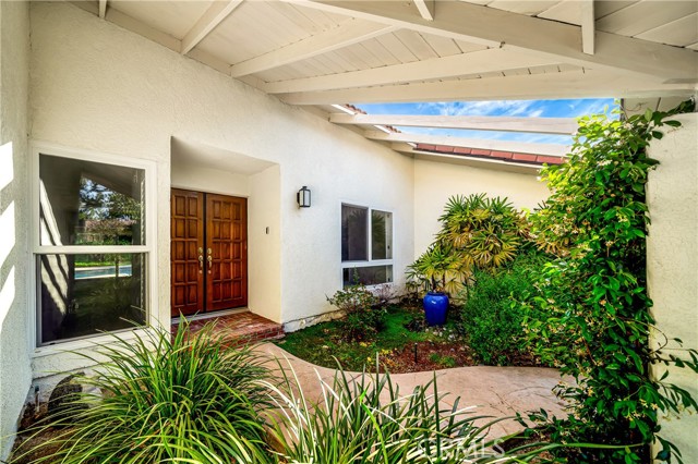 3811 Algonaut Drive, Calabasas CA: https://media.crmls.org/medias/ff47fcda-9e10-452e-8fd0-ba458723f597.jpg