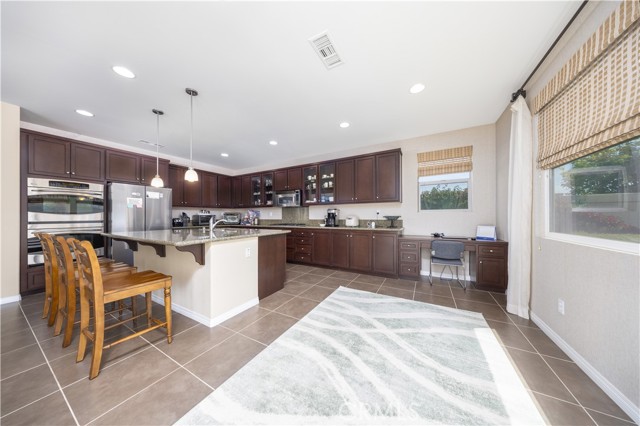 14939 Meadow Way, Eastvale CA: https://media.crmls.org/medias/ff4856c1-42b9-40ed-bb3d-a17aa762eac7.jpg