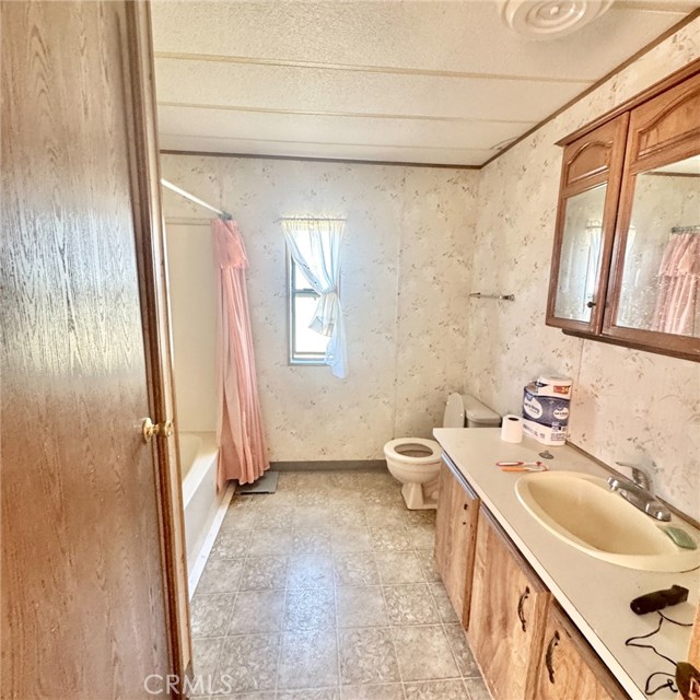 1290 Middlehoff Lane, Oroville CA: https://media.crmls.org/medias/ff486592-7d62-4c19-bcef-30c86d2caae1.jpg