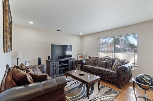 Detail Gallery Image 8 of 26 For 13917 Mcclure Ave #7,  Paramount,  CA 90723 - 3 Beds | 2/1 Baths