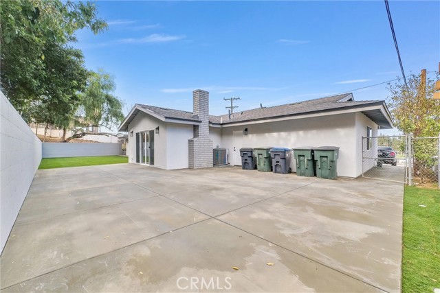 2975 Riverside Drive, Chino CA: https://media.crmls.org/medias/ff499978-9d46-400c-9b7e-5d7f80ec6cef.jpg
