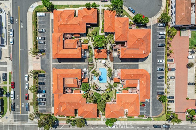 409 Utica Avenue, Huntington Beach CA: https://media.crmls.org/medias/ff4aa3ce-e006-427a-9ba6-20ade4d5788d.jpg