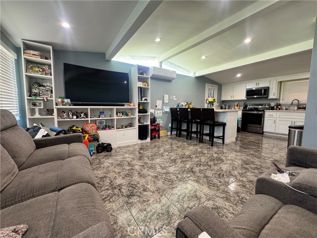 Detail Gallery Image 4 of 18 For 17140 E Orkney, Azusa,  CA 91702 - 3 Beds | 2 Baths