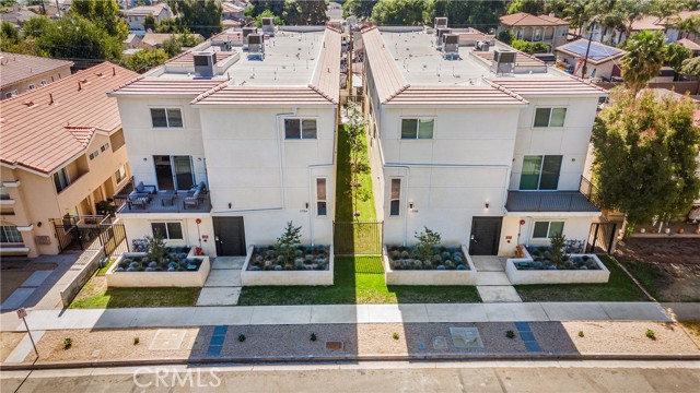 Detail Gallery Image 1 of 21 For 17154 Chatsworth St #2,  Granada Hills,  CA 91344 - 3 Beds | 2/1 Baths