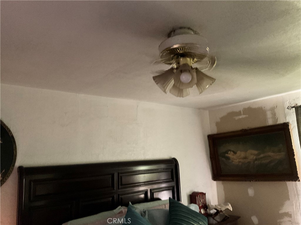 https://media.crmls.org/medias/ff4b2fb8-ccf1-4a2e-a118-4036ffc5ae0d.jpg?preset=X-Large