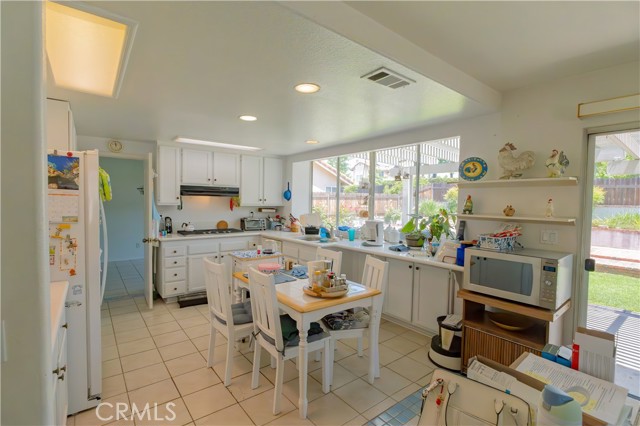 13674 Bennington Court, Fontana CA: https://media.crmls.org/medias/ff4be0fd-e457-4baf-a3a9-3cc415dbf977.jpg