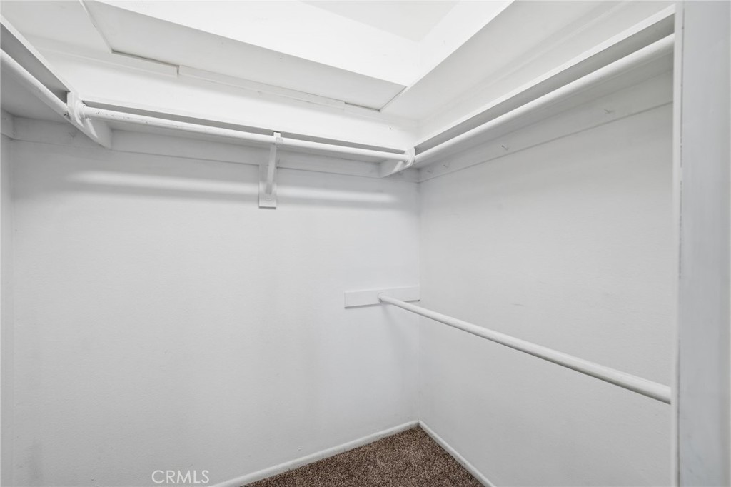 https://media.crmls.org/medias/ff4cf8cc-2a78-4fac-bde6-c9258b3a7ff2.jpg?preset=X-Large