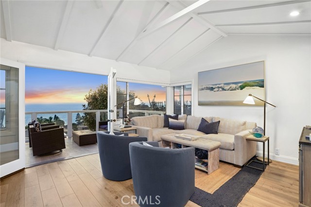 2915 Rounsevel, Laguna Beach CA: https://media.crmls.org/medias/ff4da758-06d9-48c2-9374-52dbce8c3194.jpg
