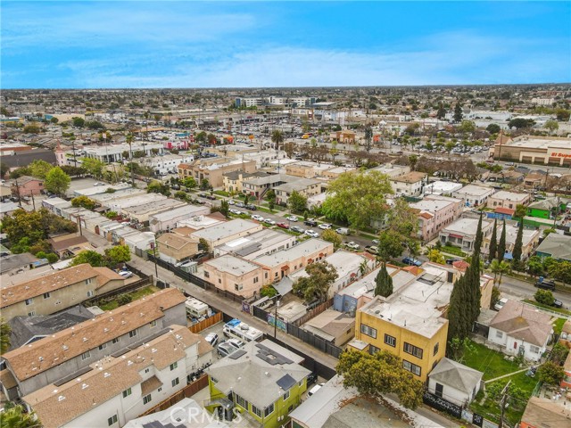1061 W 57th Street, Los Angeles CA: https://media.crmls.org/medias/ff4ed465-ae2c-449d-a5e2-63d6edb736cd.jpg