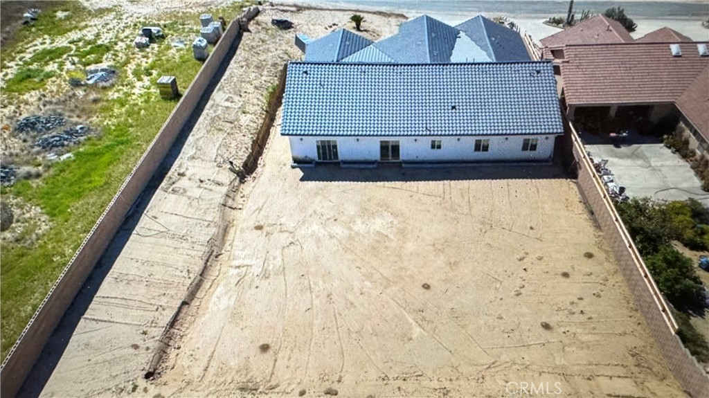 https://media.crmls.org/medias/ff4ef49b-ead4-421a-ba84-e7188bc12984.jpg?preset=X-Large