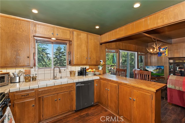 Detail Gallery Image 12 of 43 For 137 Grizzly Rd, Lake Arrowhead,  CA 92352 - 3 Beds | 2 Baths