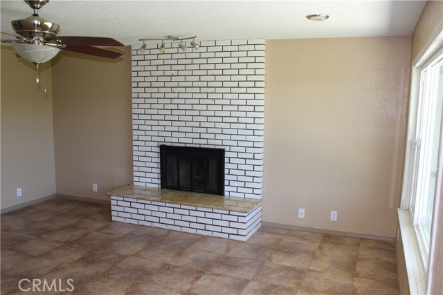 Detail Gallery Image 14 of 62 For 18076 Cajon St, Hesperia,  CA 92345 - 3 Beds | 2 Baths