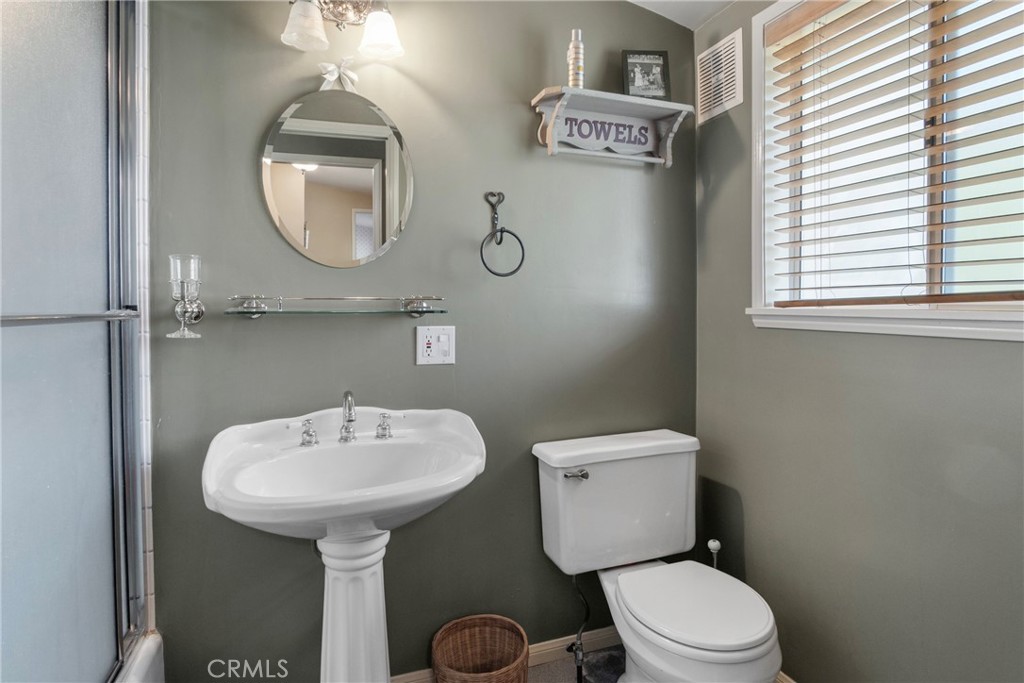 https://media.crmls.org/medias/ff503bef-0159-4fda-a36b-fab0aeeded50.jpg?preset=X-Large
