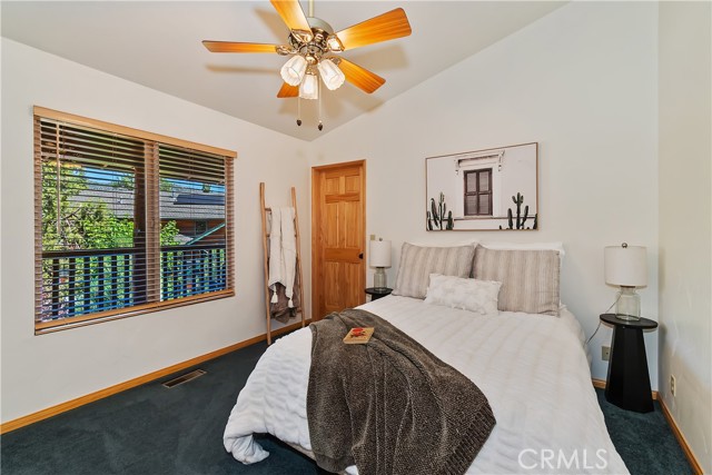 379 Fawntrail Place, Big Bear Lake CA: https://media.crmls.org/medias/ff511b51-d02a-4e2d-9ee1-db306bca7a2b.jpg