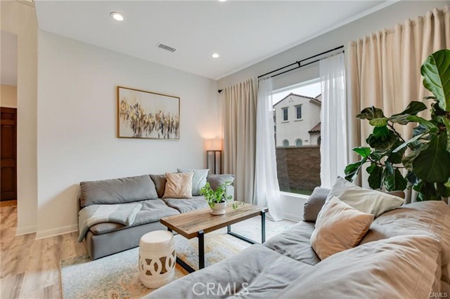 Detail Gallery Image 8 of 45 For 20831 W Acorn, Porter Ranch,  CA 91326 - 4 Beds | 3 Baths