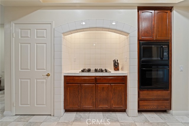 11648 Mariposa Bay Lane, Porter Ranch CA: https://media.crmls.org/medias/ff52b6ab-3bc1-45b7-98f1-56fb132c9aeb.jpg