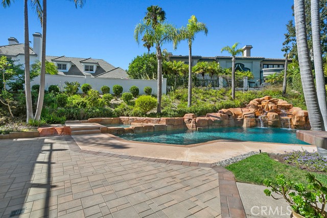 5 Ebony Glade, Laguna Niguel CA: https://media.crmls.org/medias/ff52d7de-ce11-4b60-9483-3709389cce1f.jpg