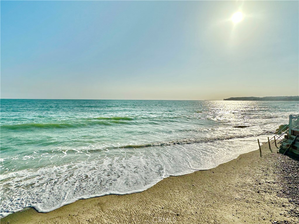 https://media.crmls.org/medias/ff53a0ec-1a02-4bd6-8dbf-ce254729069a.jpg?preset=X-Large