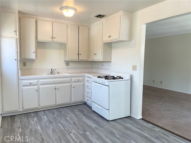 Detail Gallery Image 5 of 14 For 1558 N Hope Ave #D,  Ontario,  CA 91764 - 2 Beds | 1 Baths
