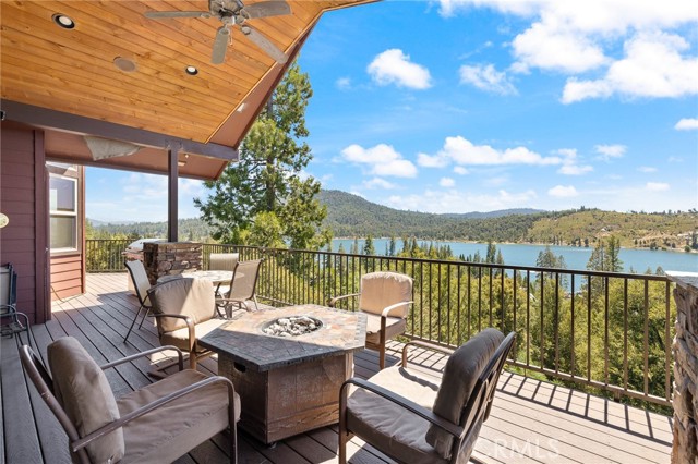 39828 Granite Ridge Lane, Bass Lake CA: https://media.crmls.org/medias/ff548499-49f9-42dc-86b8-514f108ddc85.jpg