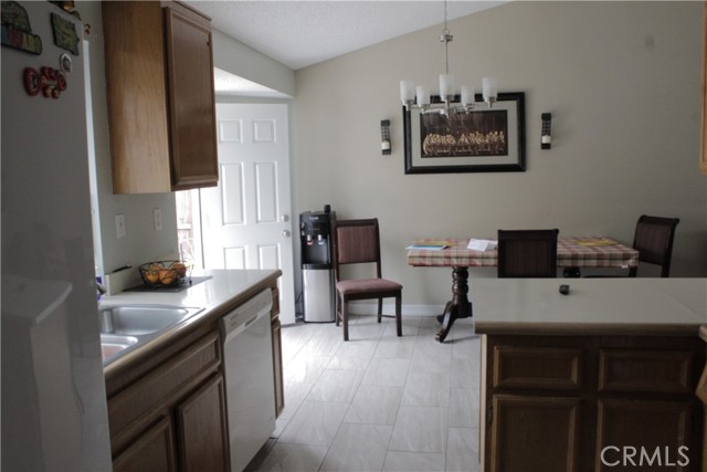 Detail Gallery Image 5 of 19 For 13740 Searson Dr, Moreno Valley,  CA 92553 - 3 Beds | 2 Baths