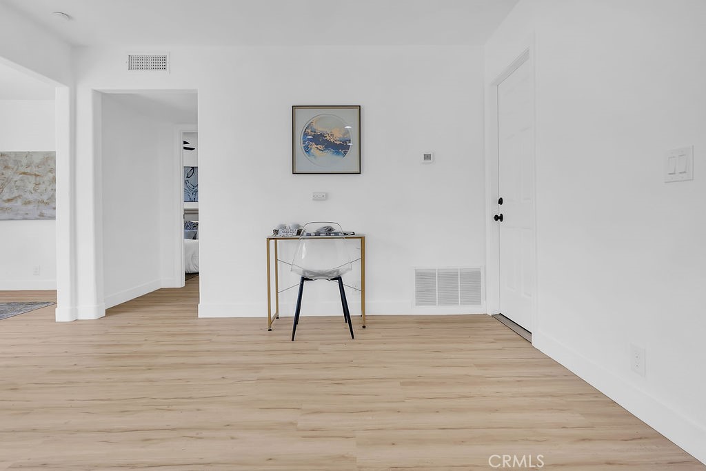https://media.crmls.org/medias/ff5588f3-59b9-4eec-b112-b14fc6be8935.jpg?preset=X-Large