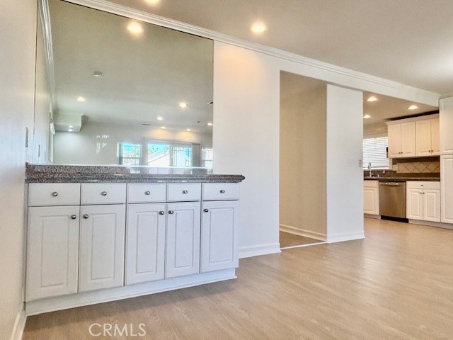 5011 RIVER Avenue, Newport Beach CA: https://media.crmls.org/medias/ff55938d-a8a2-48df-b853-5e59c63ff295.jpg