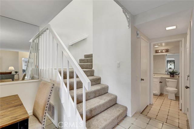 905 Powell Court, Costa Mesa CA: https://media.crmls.org/medias/ff566e00-d66d-4712-b80d-b68a956489f2.jpg