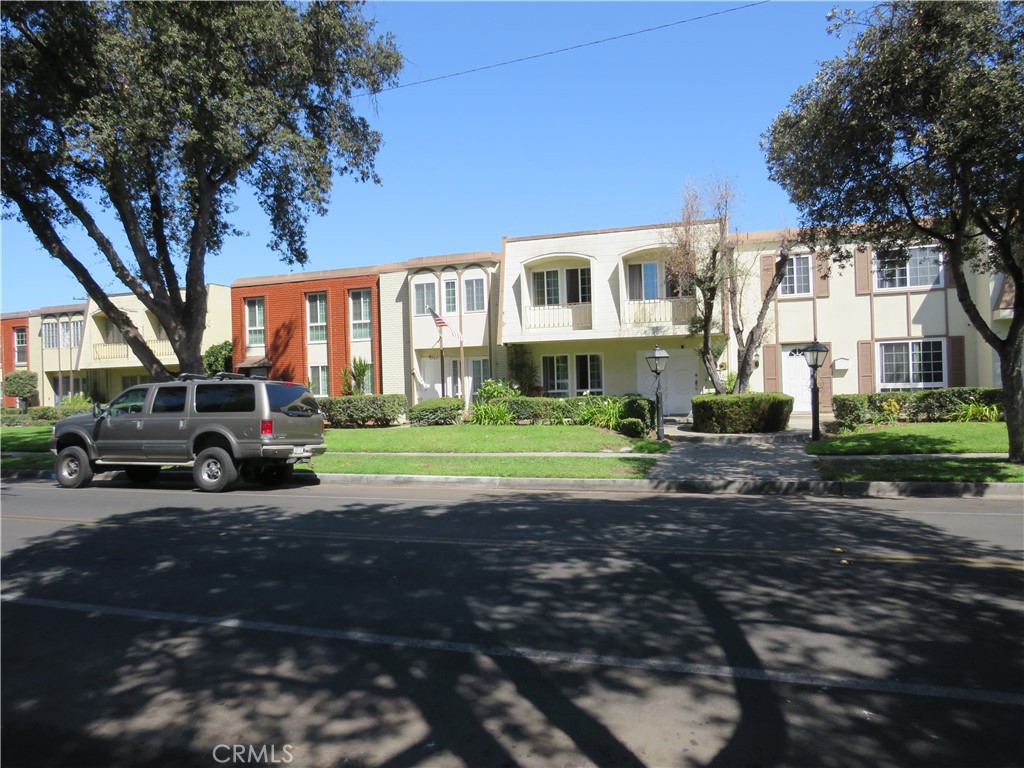 1757 W Greenleaf Avenue