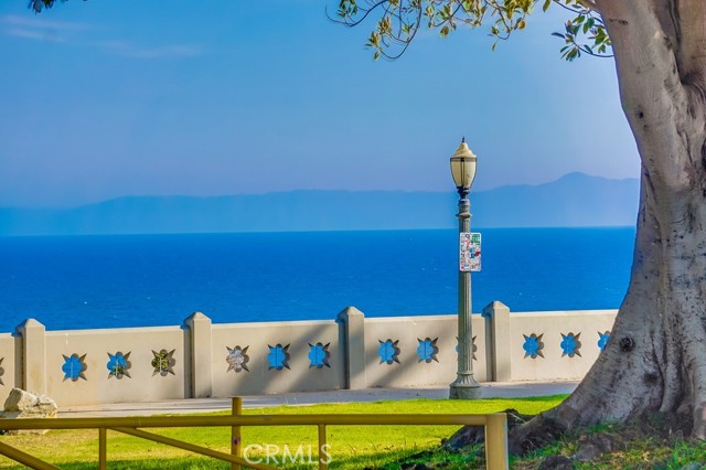 690 W Paseo Del Mar, San Pedro CA: https://media.crmls.org/medias/ff56ac31-2ce8-40f9-bdaf-7a9f78411c3c.jpg
