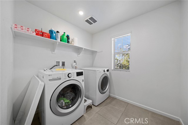 Detail Gallery Image 9 of 11 For 981 W Clover, Rialto,  CA 92376 - 3 Beds | 2/1 Baths