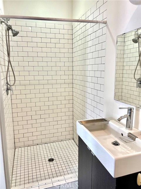 Detail Gallery Image 24 of 32 For 124 1/2 S Westmoreland Ave #1/2,  Los Angeles,  CA 90004 - 2 Beds | 2 Baths