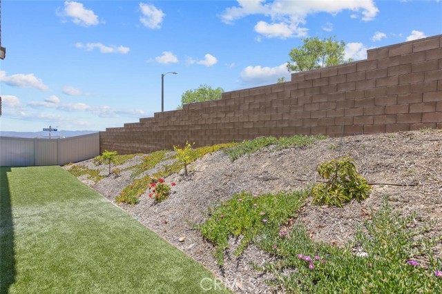 Detail Gallery Image 34 of 54 For 18171 Hedgerow Way, Saugus,  CA 91350 - 4 Beds | 2/1 Baths
