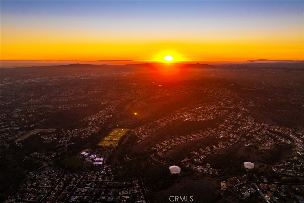 https://media.crmls.org/medias/ff585943-ab67-4aa4-baa6-a8380d070748.jpg?preset=X-Large