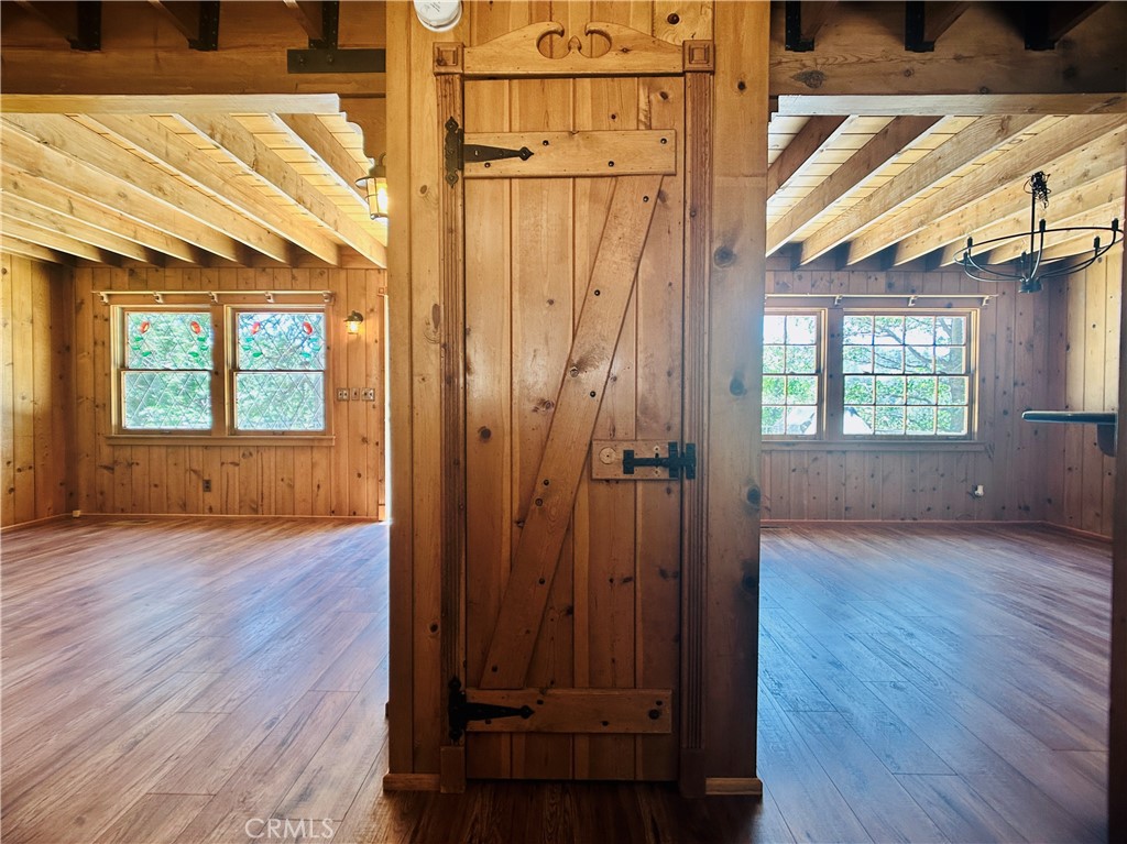 https://media.crmls.org/medias/ff589678-90de-4757-ac4b-3a9b234a3980.jpg?preset=X-Large