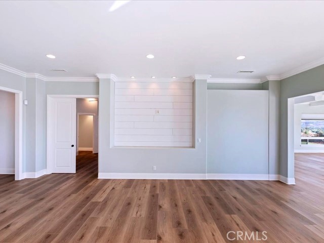 https://media.crmls.org/medias/ff599a81-576b-4893-9003-295311823cbd.jpg?preset=X-Large