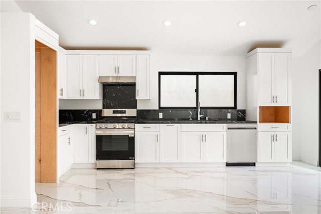 Detail Gallery Image 28 of 45 For 707 Begonia Ave, Corona Del Mar,  CA 92625 - 5 Beds | 5/1 Baths