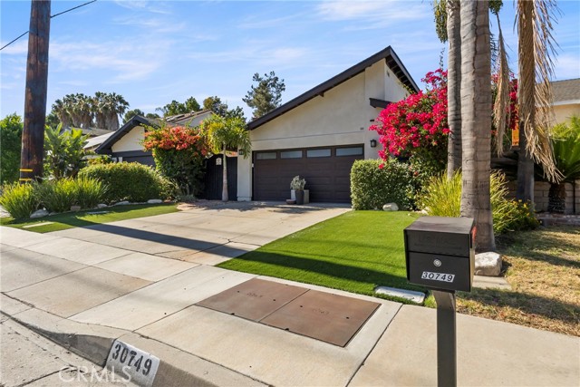 Detail Gallery Image 4 of 42 For 30749 Canwood St, Agoura Hills,  CA 91301 - 3 Beds | 2 Baths