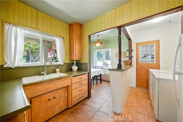 1909 Marlborough Avenue, Riverside CA: https://media.crmls.org/medias/ff5b027f-4192-44d6-8d01-effda21e9cbb.jpg