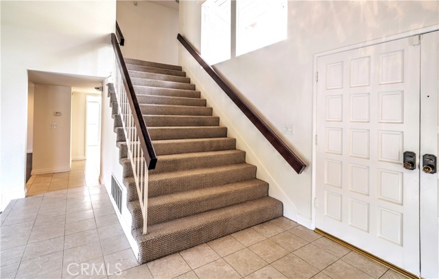 912 Brightstone Court, Westlake Village CA: https://media.crmls.org/medias/ff5b1748-52e0-453d-b230-030d98ab4526.jpg