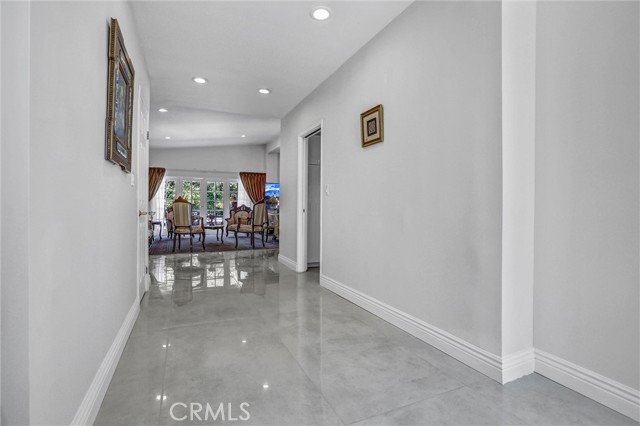 5115 Boda Pl, Woodland Hills CA: https://media.crmls.org/medias/ff5c0c11-882e-4ec1-b1f9-f6bc49063b75.jpg