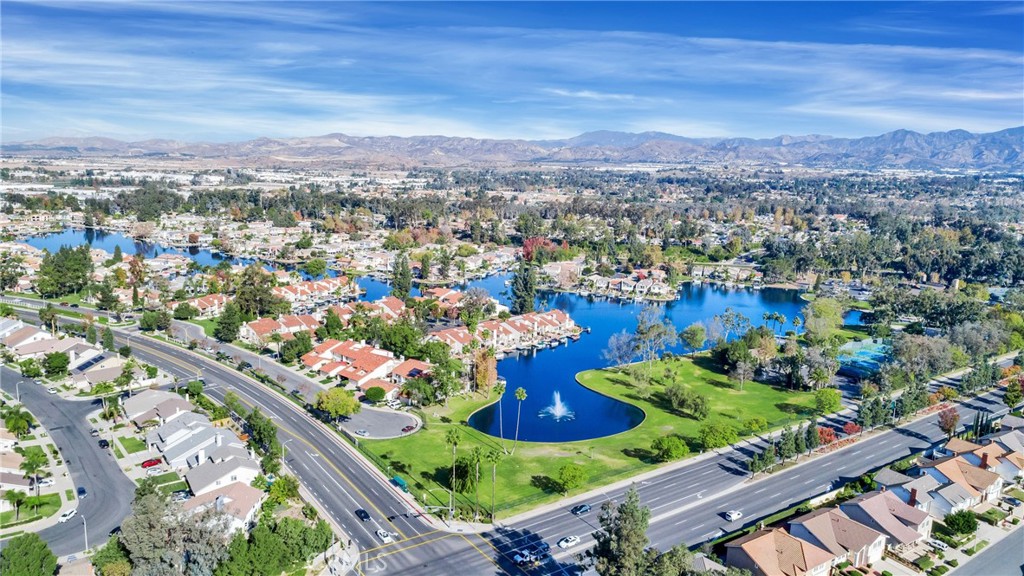 https://media.crmls.org/medias/ff5c2c16-6dcf-4089-8bba-a0f720d91bb2.jpg?preset=X-Large