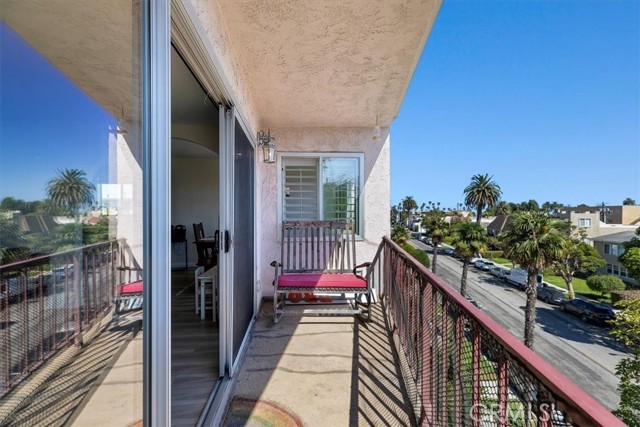 Detail Gallery Image 4 of 36 For 3609 E 2nd St #407,  Long Beach,  CA 90803 - 2 Beds | 2 Baths