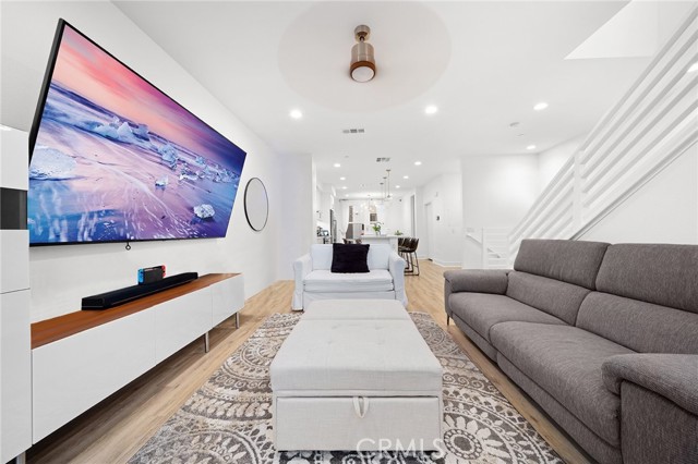 Detail Gallery Image 8 of 31 For 657 Wedge, Costa Mesa,  CA 92627 - 3 Beds | 2/2 Baths