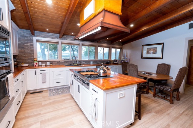 Detail Gallery Image 9 of 59 For 25565 Road 13, Chowchilla,  CA 93610 - 4 Beds | 3 Baths