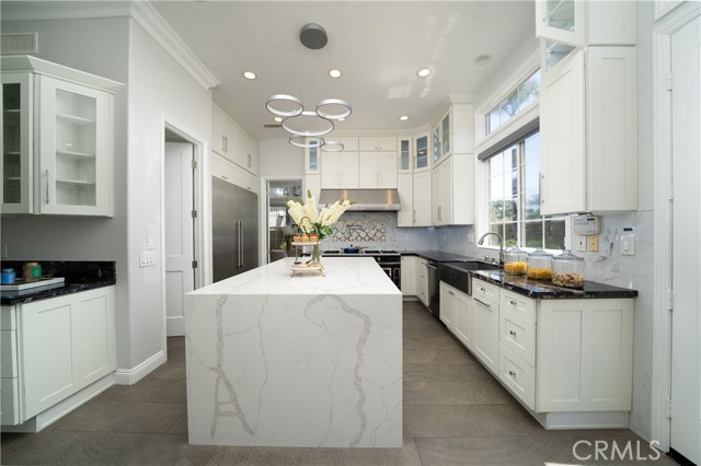 5712 Ocean Vista Drive, Huntington Beach CA: https://media.crmls.org/medias/ff5dc82e-d25d-4bf8-af7c-640c48d4209b.jpg