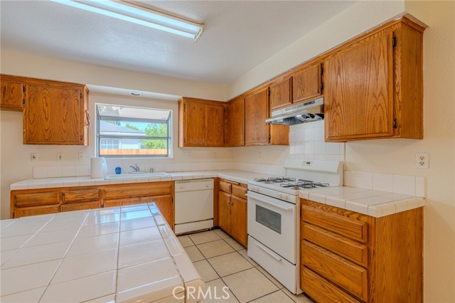 Detail Gallery Image 13 of 63 For 13233 Eastend Ave, Chino,  CA 91710 - 7 Beds | 3 Baths