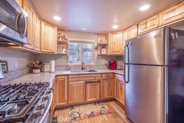 Detail Gallery Image 7 of 28 For 38756 Big Bear Bld, Big Bear Lake,  CA 92315 - 2 Beds | 2 Baths